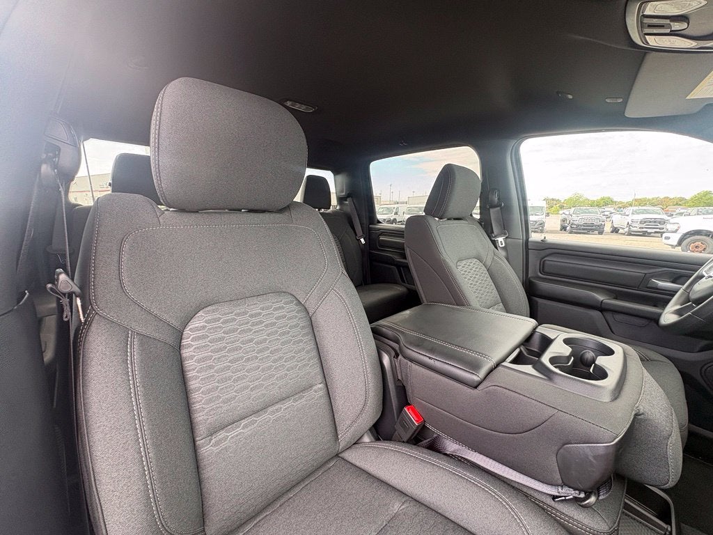 2027 RAM Ram 1500 RAM 1500 TRADESMAN CREW CAB 4X4 5'7' BOX