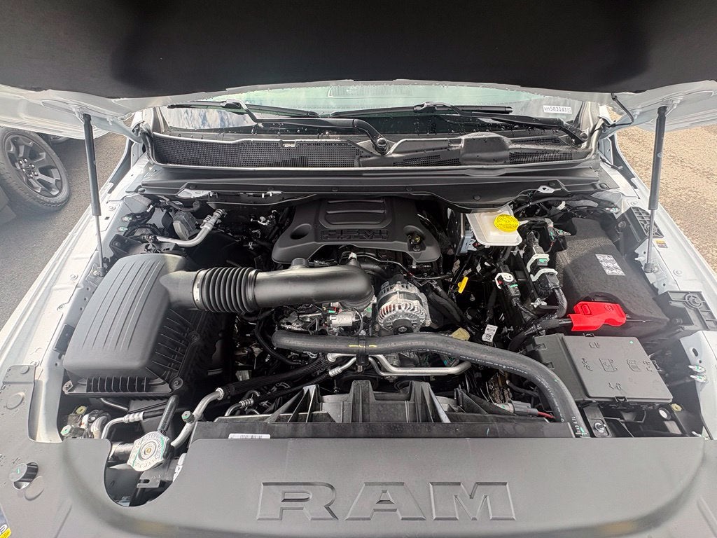 2027 RAM Ram 1500 RAM 1500 TRADESMAN CREW CAB 4X4 5'7' BOX