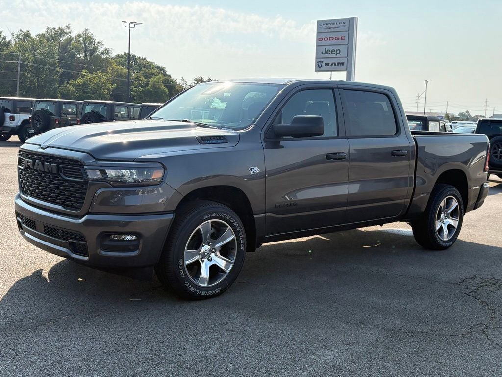 2026 RAM 1500 RAM 1500 EXPRESS CREW CAB 4X4 5'7' BOX