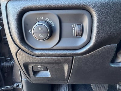 2027 RAM Ram 1500 RAM 1500 EXPRESS CREW CAB 4X4 5'7' BOX