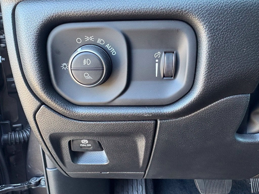 2027 RAM Ram 1500 RAM 1500 EXPRESS CREW CAB 4X4 5'7' BOX