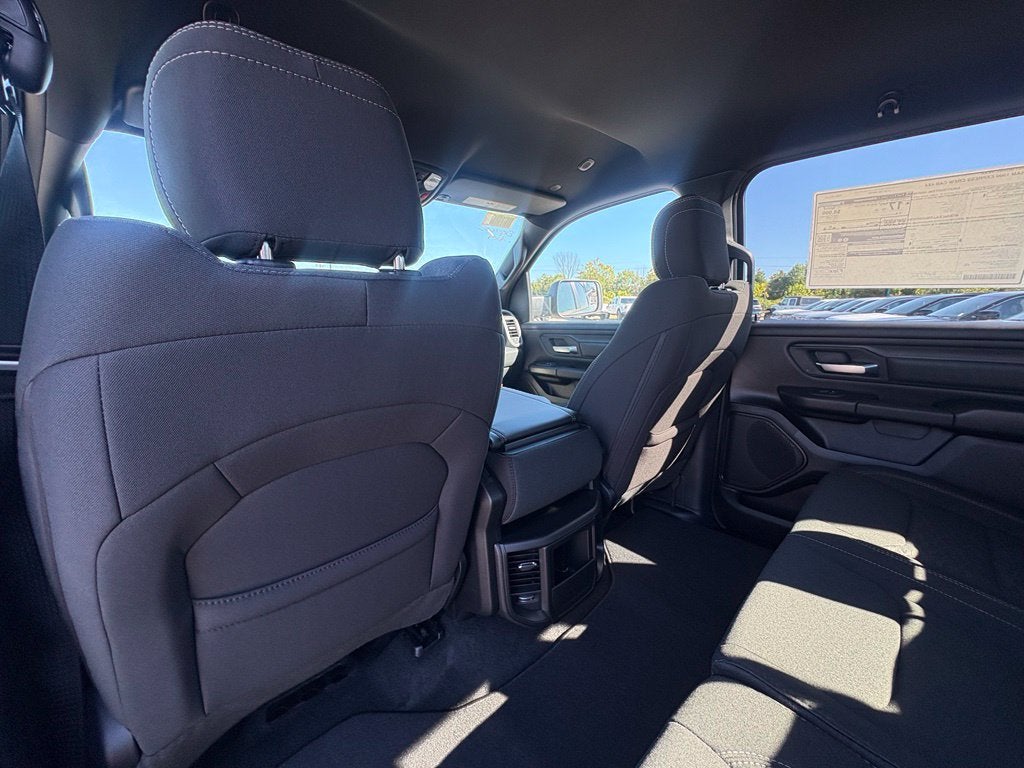 2027 RAM Ram 1500 RAM 1500 EXPRESS CREW CAB 4X4 5'7' BOX