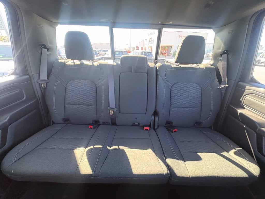 2027 RAM Ram 1500 RAM 1500 EXPRESS CREW CAB 4X4 5'7' BOX