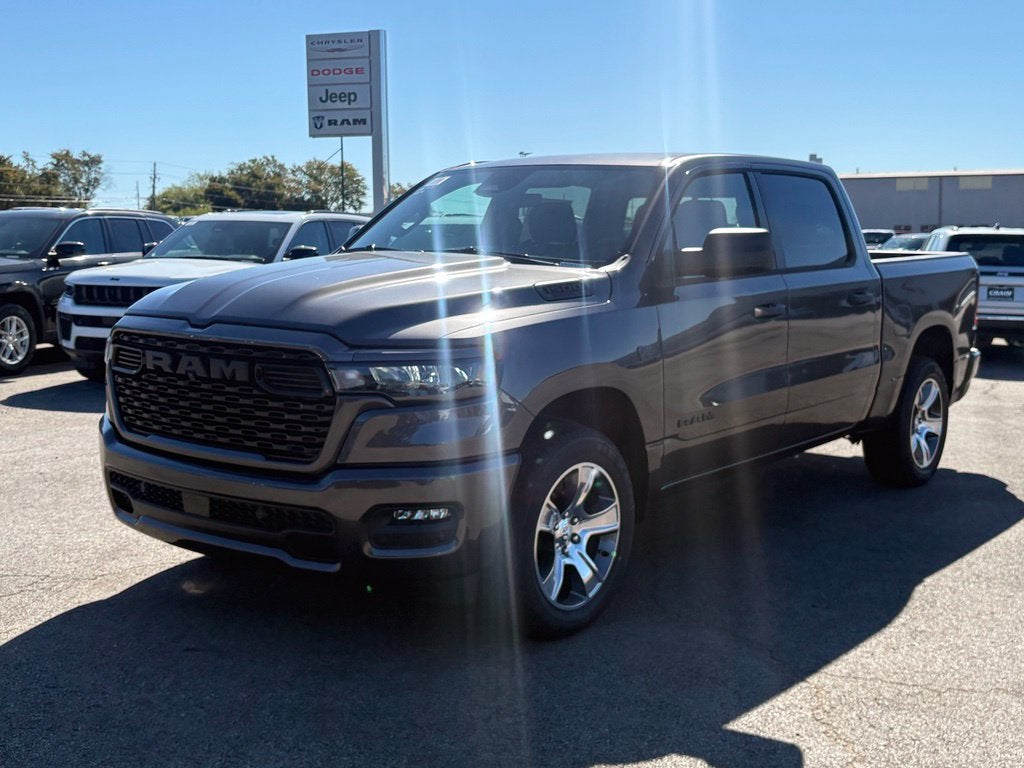 2027 RAM Ram 1500 RAM 1500 EXPRESS CREW CAB 4X4 5'7' BOX