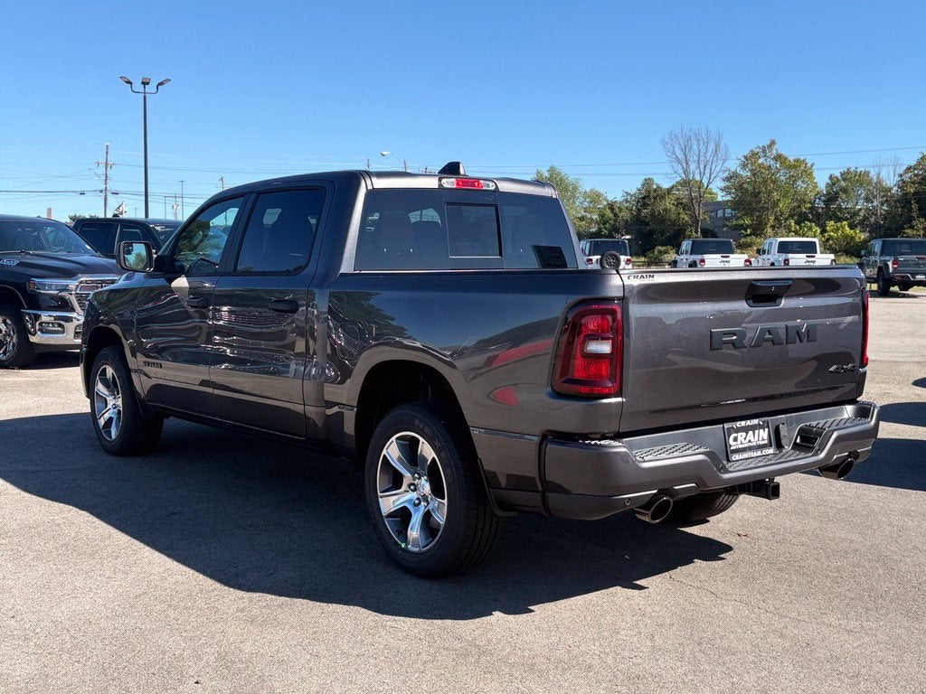 2027 RAM Ram 1500 RAM 1500 EXPRESS CREW CAB 4X4 5'7' BOX