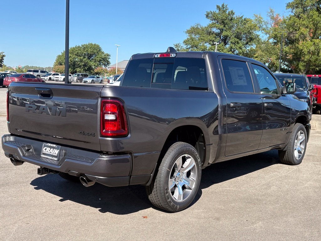2027 RAM Ram 1500 RAM 1500 EXPRESS CREW CAB 4X4 5'7' BOX