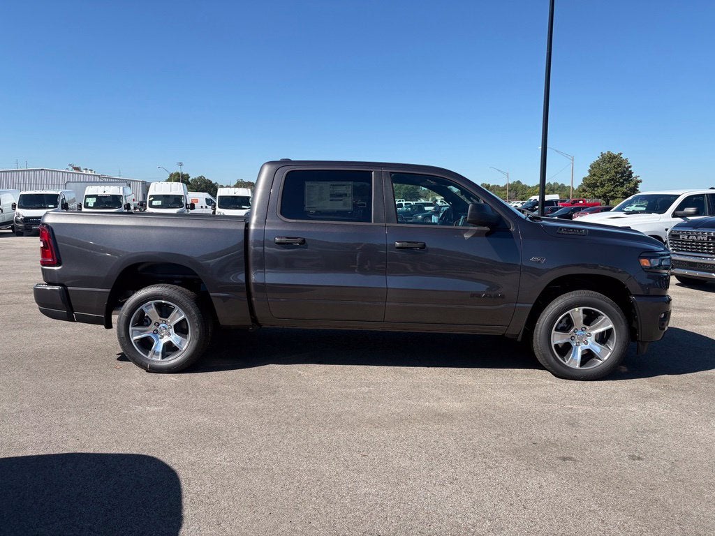 2027 RAM Ram 1500 RAM 1500 EXPRESS CREW CAB 4X4 5'7' BOX