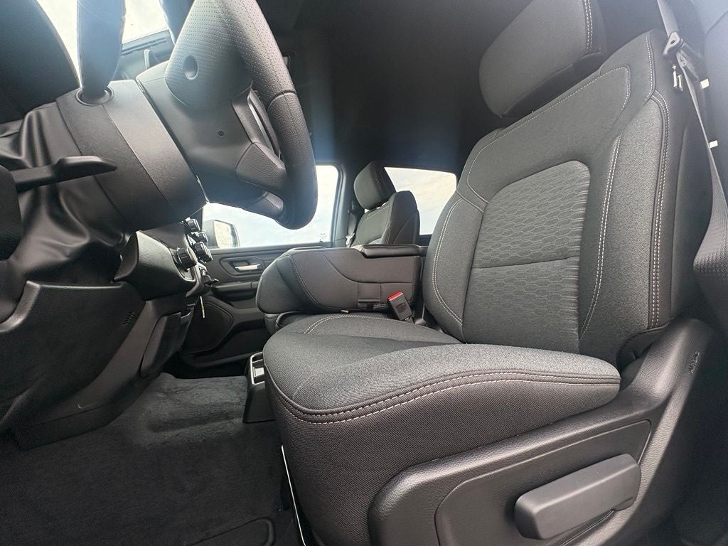 2026 RAM 1500 RAM 1500 TRADESMAN CREW CAB 4X4 5'7' BOX
