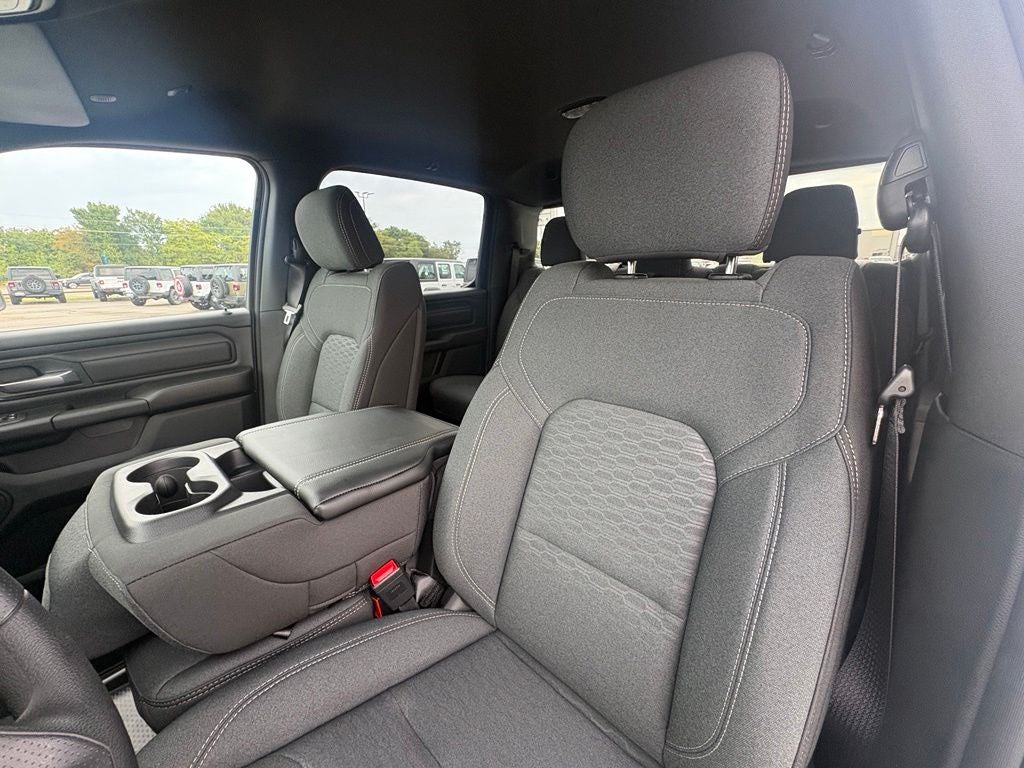 2026 RAM 1500 RAM 1500 TRADESMAN CREW CAB 4X4 5'7' BOX