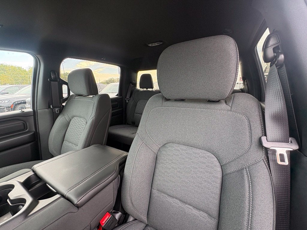 2027 RAM Ram 1500 RAM 1500 EXPRESS CREW CAB 4X4 5'7' BOX
