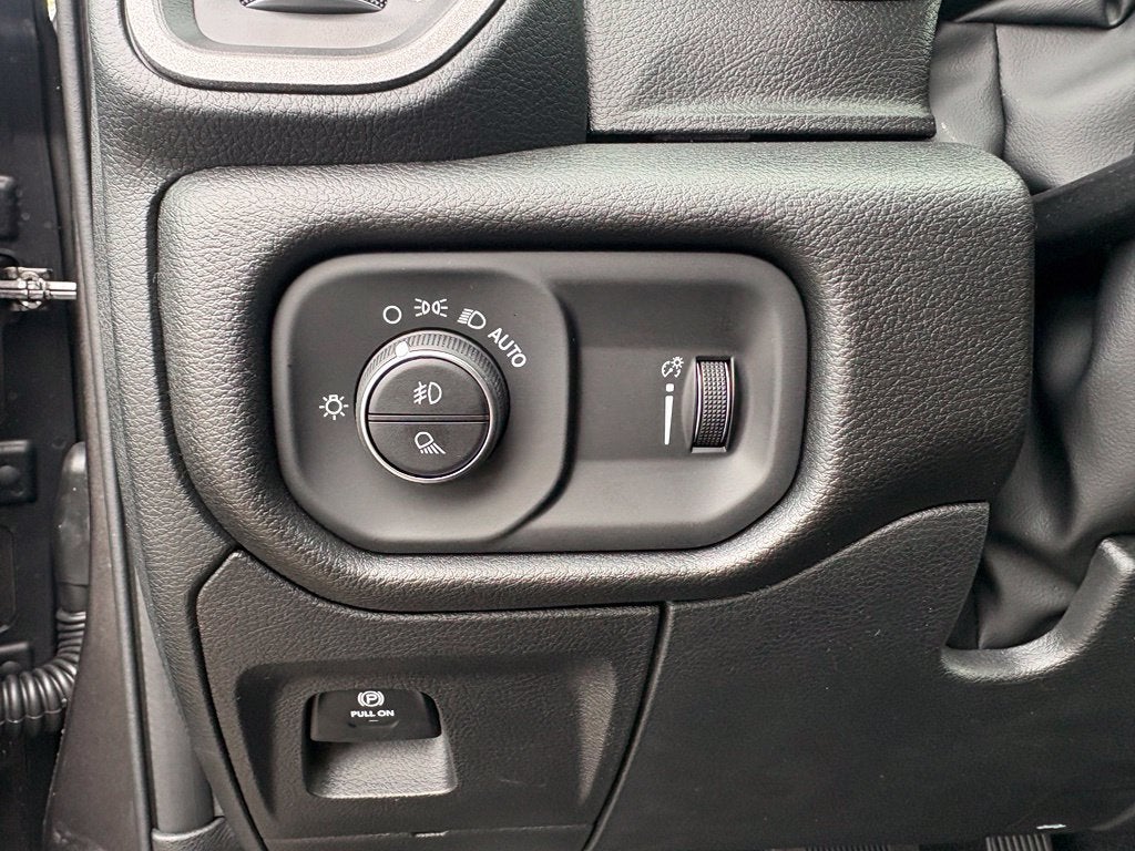 2027 RAM Ram 1500 RAM 1500 EXPRESS CREW CAB 4X4 5'7' BOX