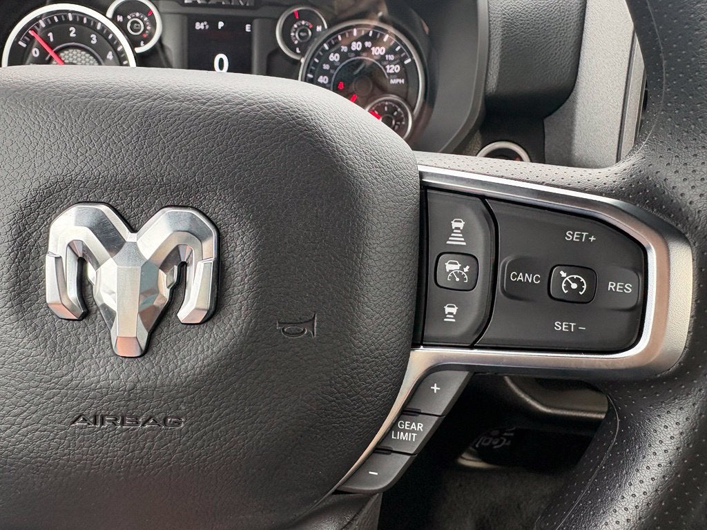 2027 RAM Ram 1500 RAM 1500 EXPRESS CREW CAB 4X4 5'7' BOX