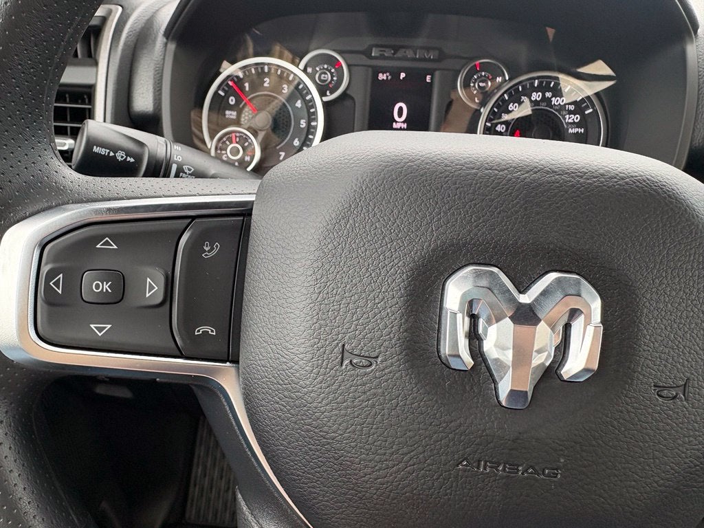2027 RAM Ram 1500 RAM 1500 EXPRESS CREW CAB 4X4 5'7' BOX