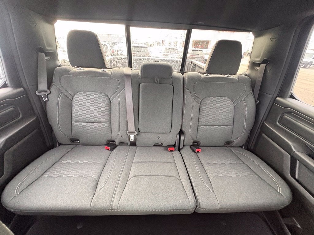 2027 RAM Ram 1500 RAM 1500 EXPRESS CREW CAB 4X4 5'7' BOX
