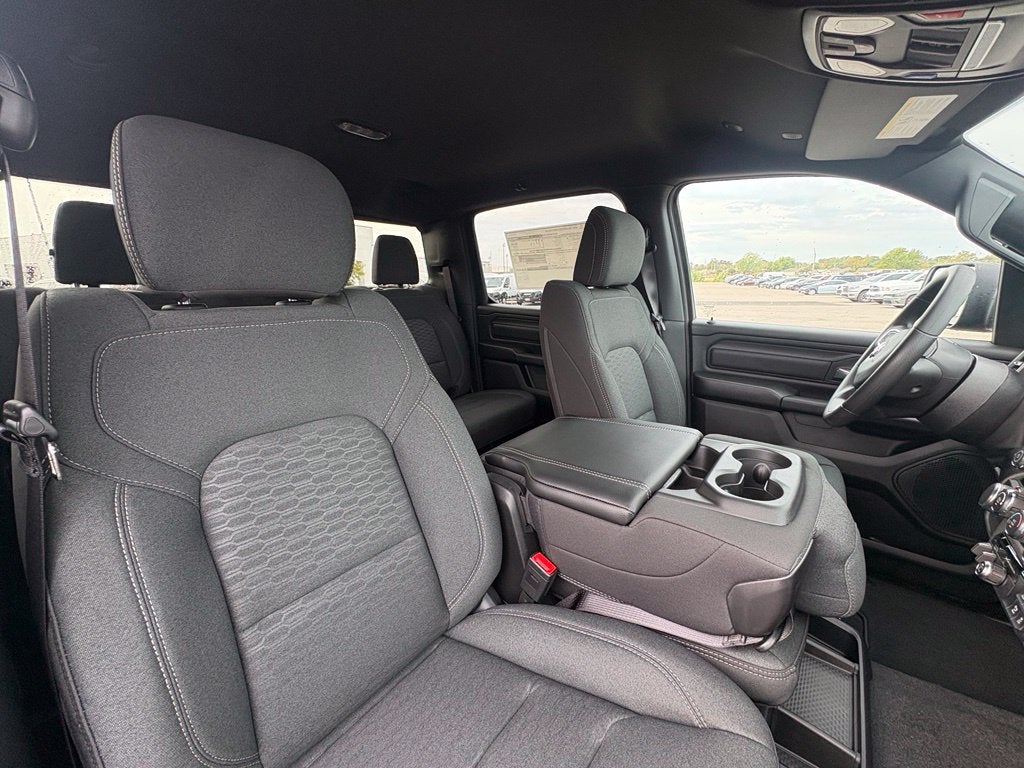 2027 RAM Ram 1500 RAM 1500 EXPRESS CREW CAB 4X4 5'7' BOX