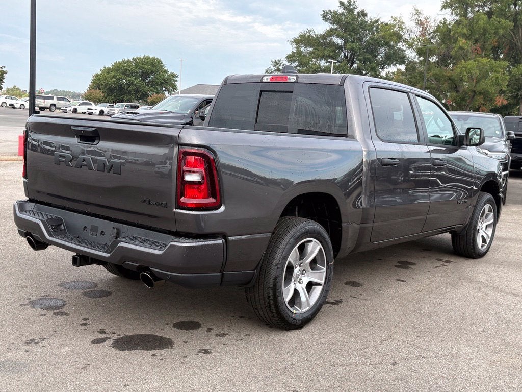 2027 RAM Ram 1500 RAM 1500 EXPRESS CREW CAB 4X4 5'7' BOX