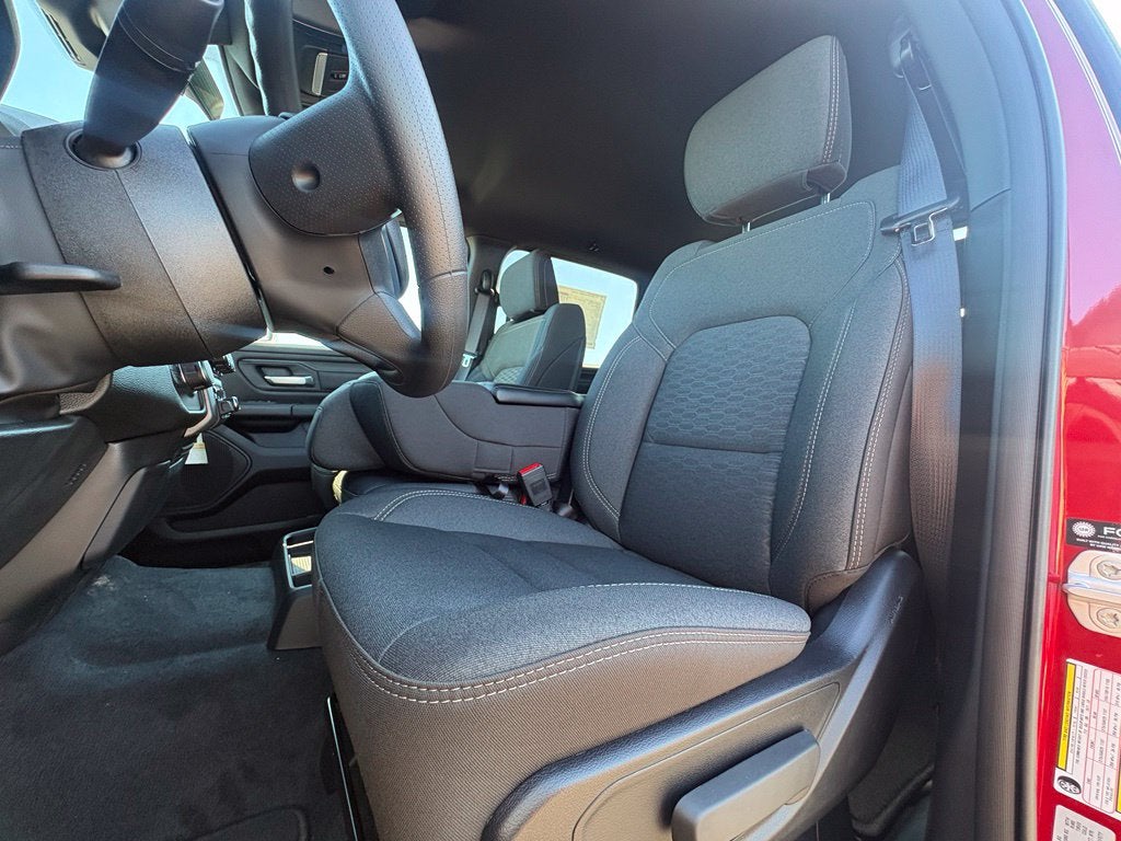 2027 RAM Ram 1500 RAM 1500 EXPRESS CREW CAB 4X4 5'7' BOX