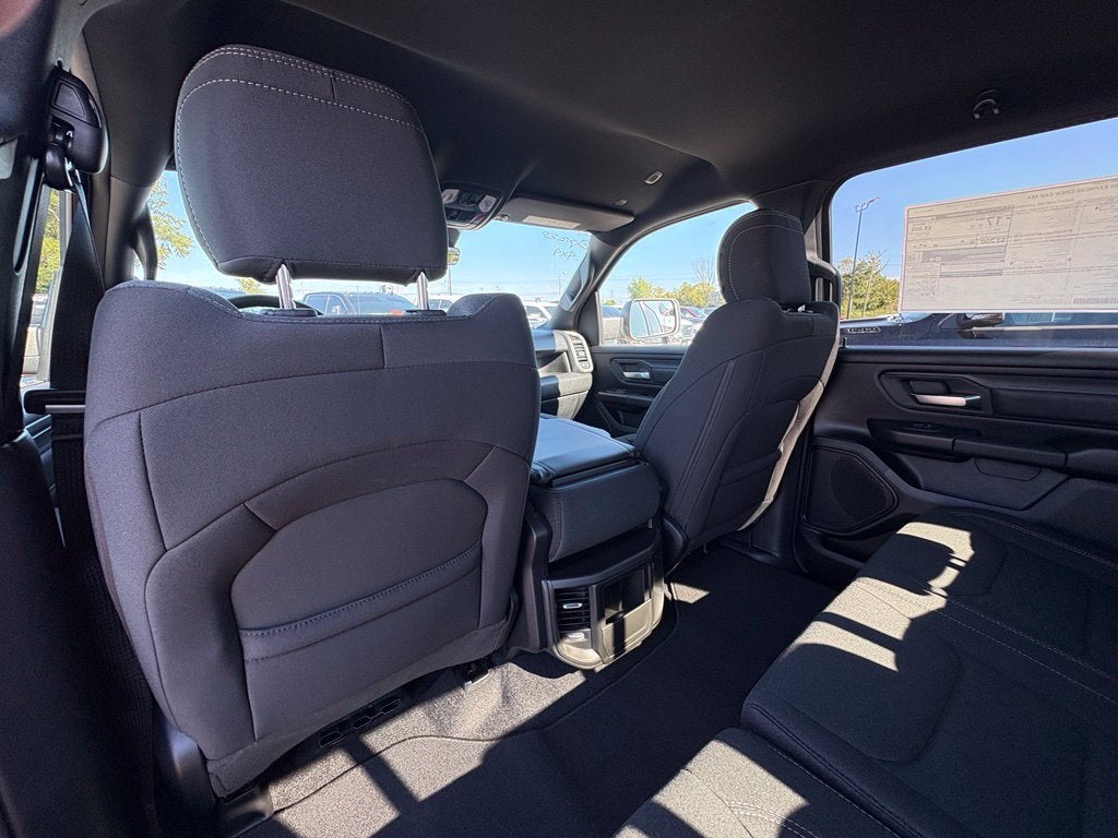 2027 RAM Ram 1500 RAM 1500 EXPRESS CREW CAB 4X4 5'7' BOX
