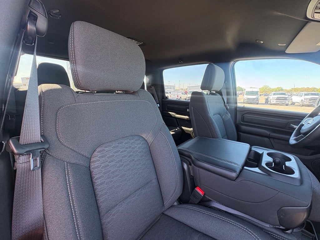 2027 RAM Ram 1500 RAM 1500 EXPRESS CREW CAB 4X4 5'7' BOX