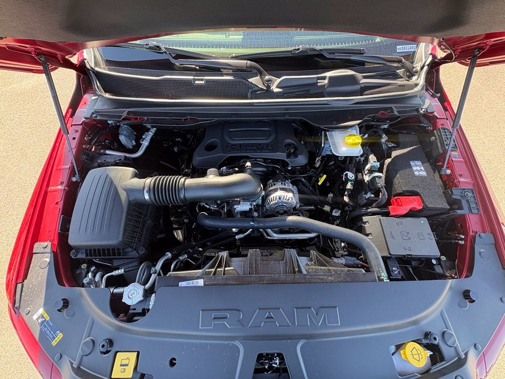 2027 RAM Ram 1500 RAM 1500 EXPRESS CREW CAB 4X4 5'7' BOX