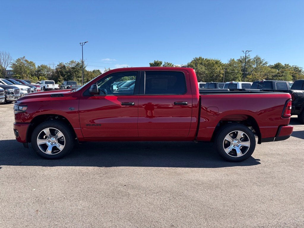 2027 RAM Ram 1500 RAM 1500 EXPRESS CREW CAB 4X4 5'7' BOX