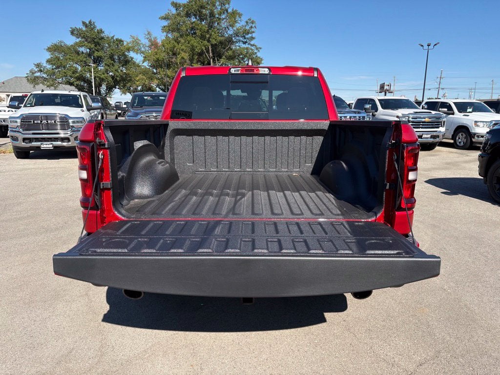 2027 RAM Ram 1500 RAM 1500 EXPRESS CREW CAB 4X4 5'7' BOX