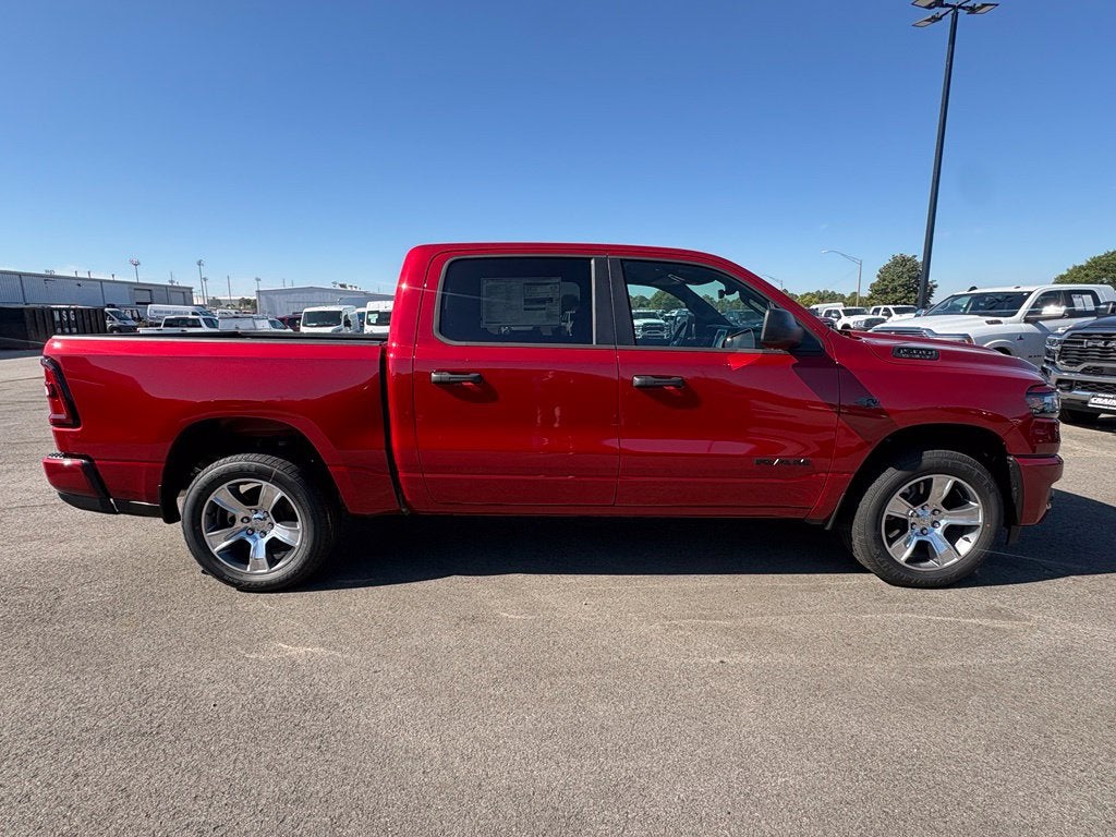 2027 RAM Ram 1500 RAM 1500 EXPRESS CREW CAB 4X4 5'7' BOX