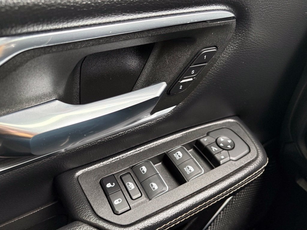 2025 RAM 1500 Laramie Crew Cab 4x4 5'7' Box