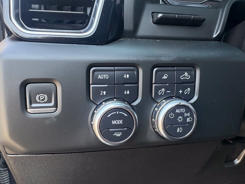 2024 GMC Sierra 2500HD 4WD Crew Cab Standard Bed Denali