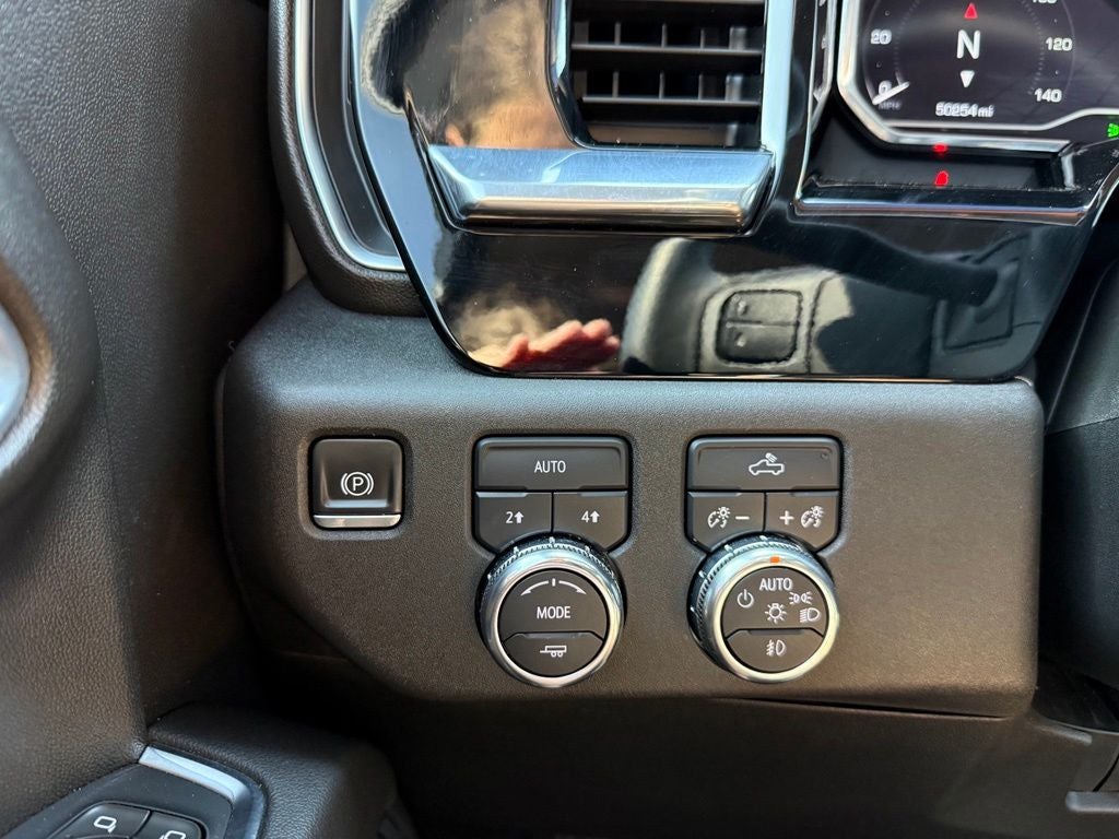 2022 GMC Sierra 1500 4WD Crew Cab Short Box Elevation