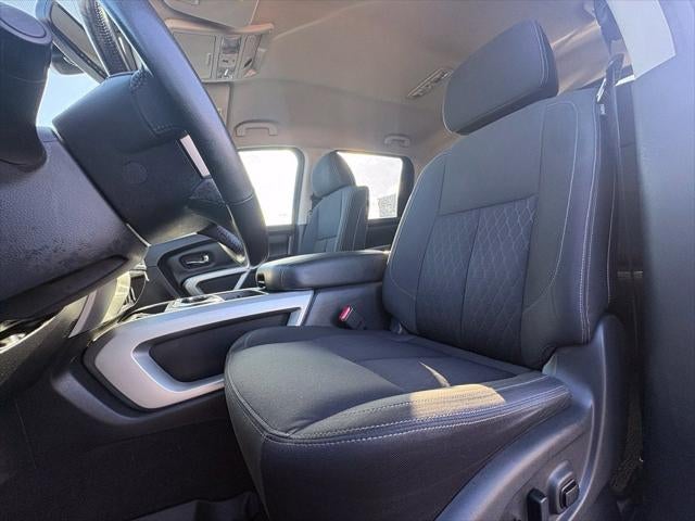 2018 Nissan TITAN SV