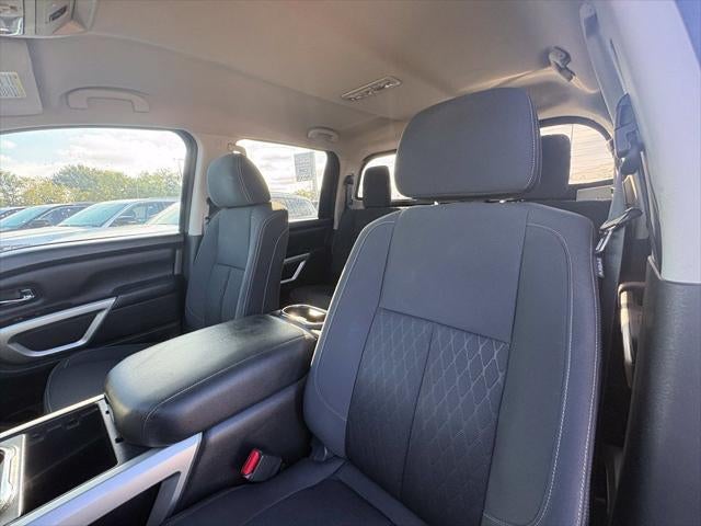 2018 Nissan TITAN SV