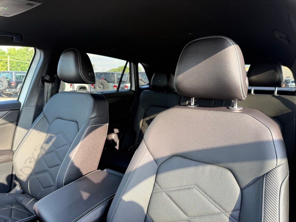 2025 Volkswagen Atlas Cross Sport 2.0T SE w/Technology