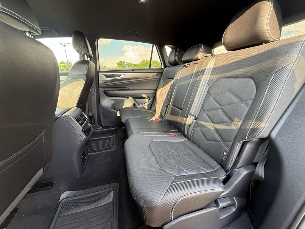 2025 Volkswagen Atlas Cross Sport 2.0T SE w/Technology