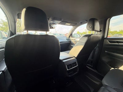 2025 Volkswagen Atlas Cross Sport 2.0T SE w/Technology