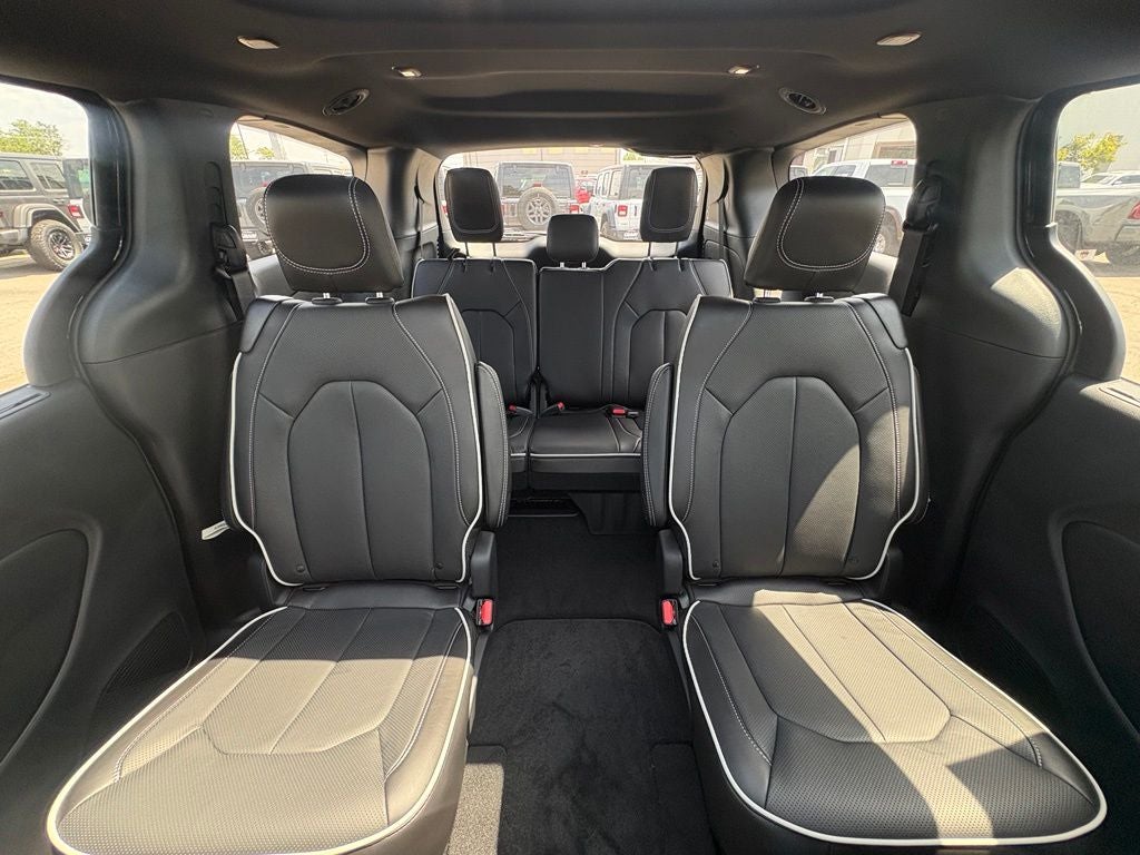 2027 Chrysler Pacifica PACIFICA LIMITED