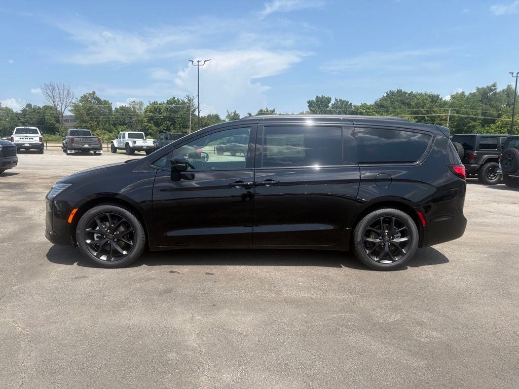 2027 Chrysler Pacifica PACIFICA LIMITED