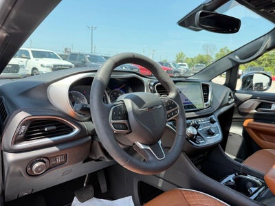 2025 Chrysler Pacifica Pinnacle