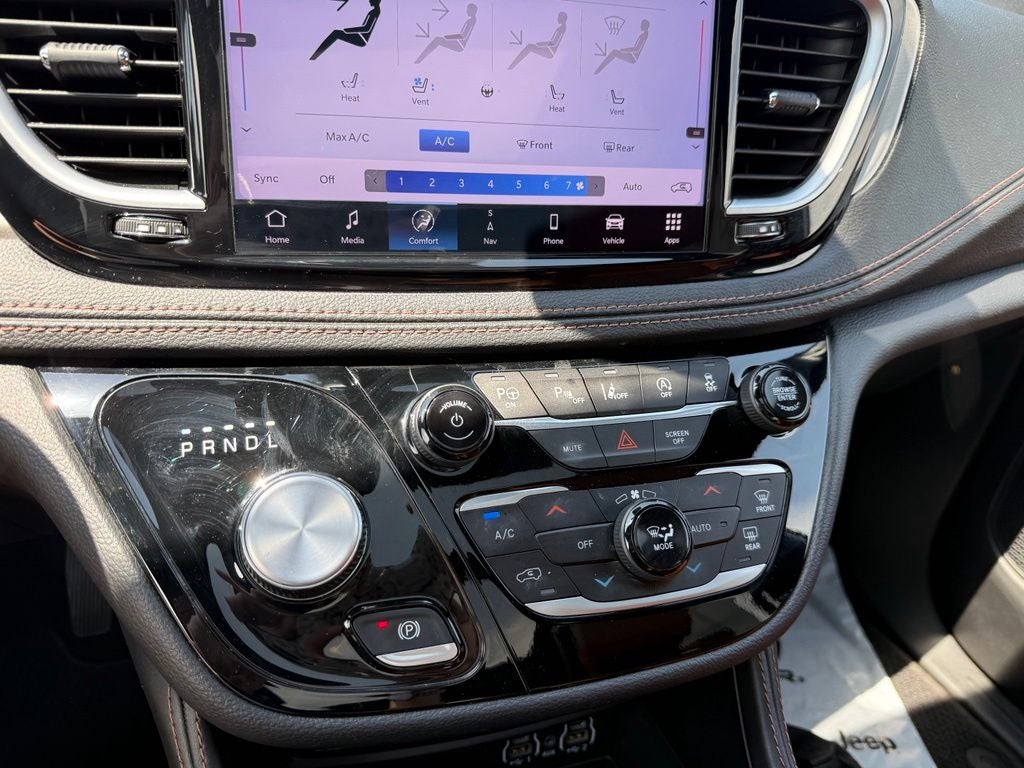2025 Chrysler Pacifica Pinnacle