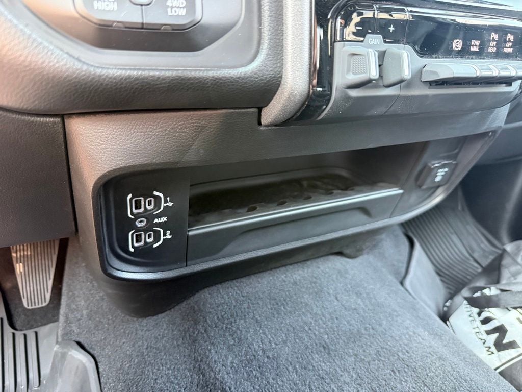 2025 RAM 2500 Tradesman Crew Cab 4x4 8' Box