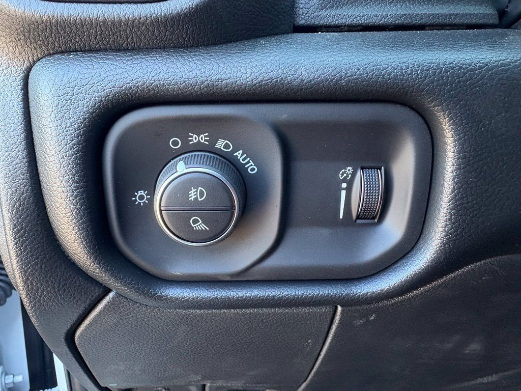 2027 RAM Ram 3500 RAM 3500 TRADESMAN CREW CAB 4X4 8' BOX