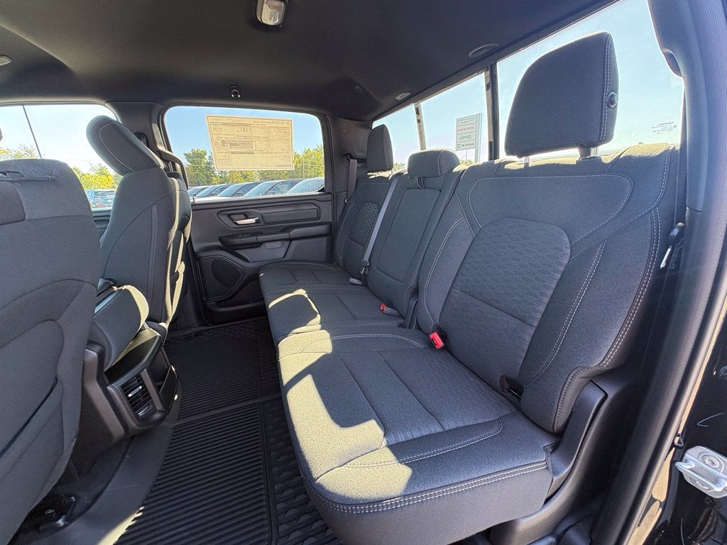2027 RAM Ram 1500 RAM 1500 WARLOCK CREW CAB 4X4 5'7' BOX