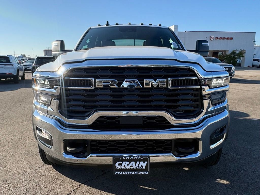 2026 RAM 5500 Chassis RAM 5500 TRADESMAN CHASSIS CREW CAB 4X4 84' CA