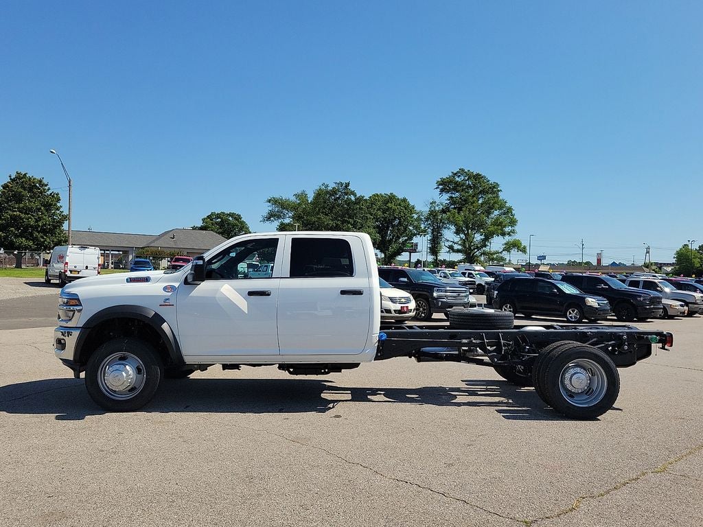 2026 RAM 5500 Chassis RAM 5500 TRADESMAN CHASSIS CREW CAB 4X4 84' CA