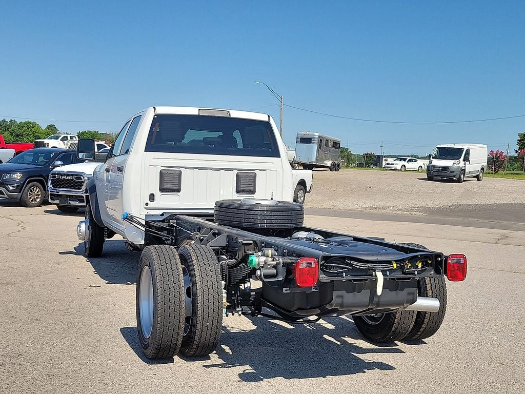 2026 RAM 5500 Chassis RAM 5500 TRADESMAN CHASSIS CREW CAB 4X4 84' CA