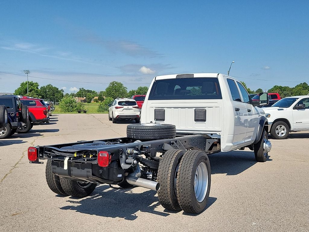 2026 RAM 5500 Chassis RAM 5500 TRADESMAN CHASSIS CREW CAB 4X4 84' CA