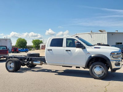 2026 RAM 5500 Chassis RAM 5500 TRADESMAN CHASSIS CREW CAB 4X4 84' CA
