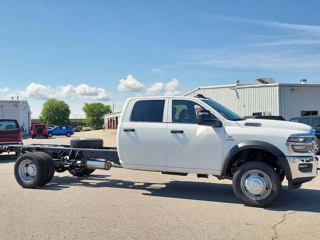 2026 RAM 5500 Chassis RAM 5500 TRADESMAN CHASSIS CREW CAB 4X4 84' CA