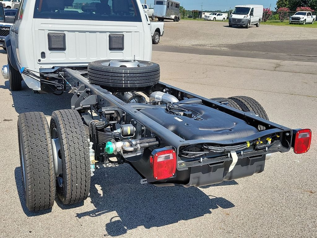 2026 RAM 5500 Chassis RAM 5500 TRADESMAN CHASSIS CREW CAB 4X4 84' CA