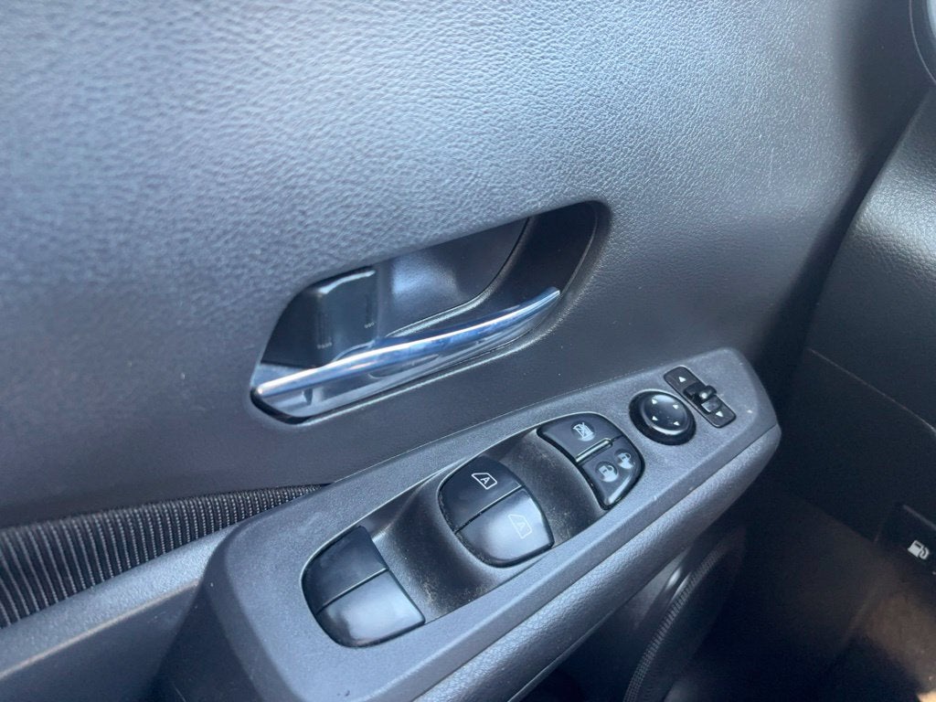 2021 Nissan Retrocesos SV Xtronic CVT